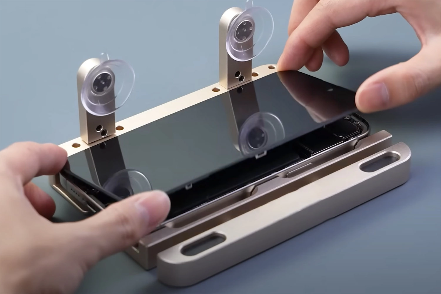 thay màn hình iphone 15